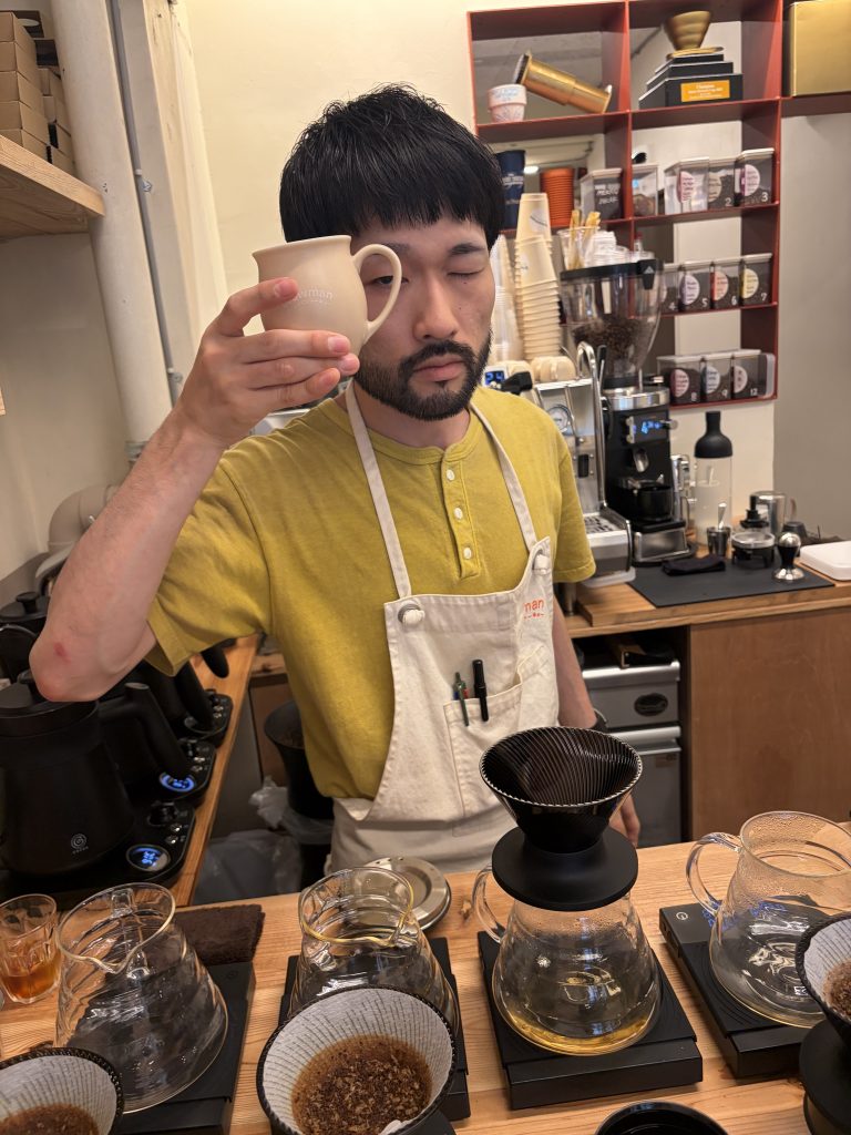Brewman Tokyoのバリスタとハンドドリップコーヒー